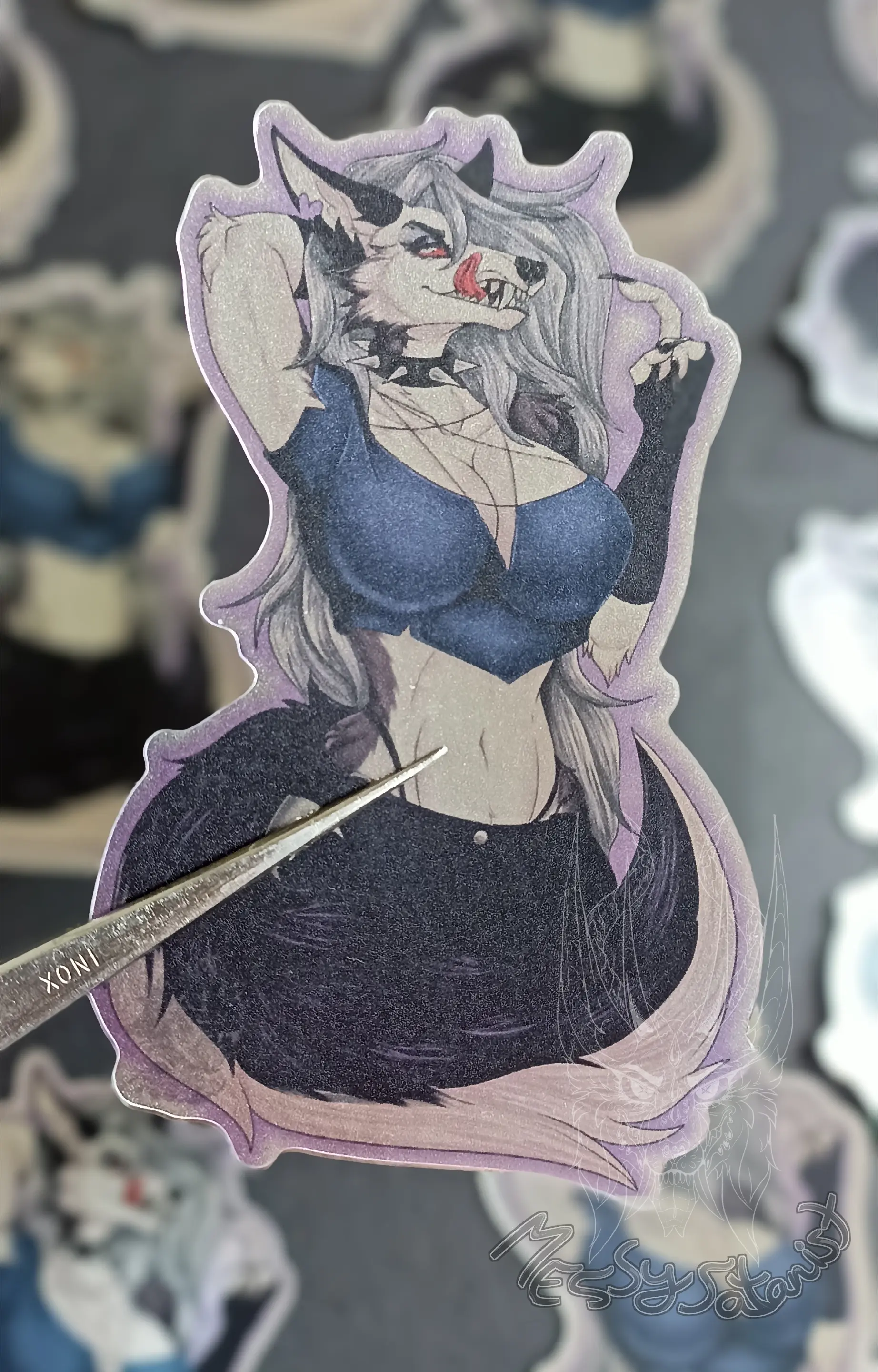 Loona Ropa Sticker